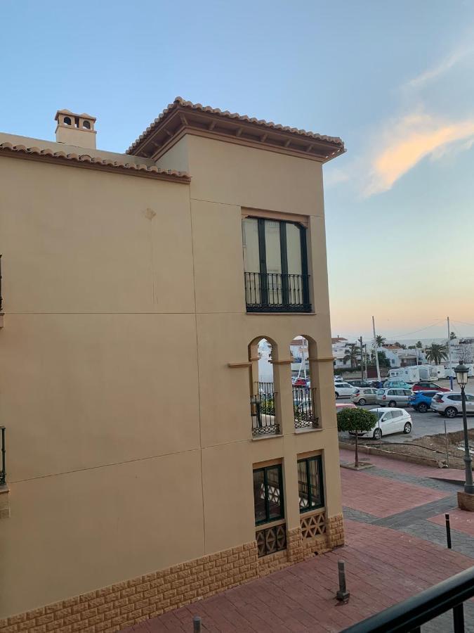 Tiyoweh Apartment Nerja Luaran gambar
