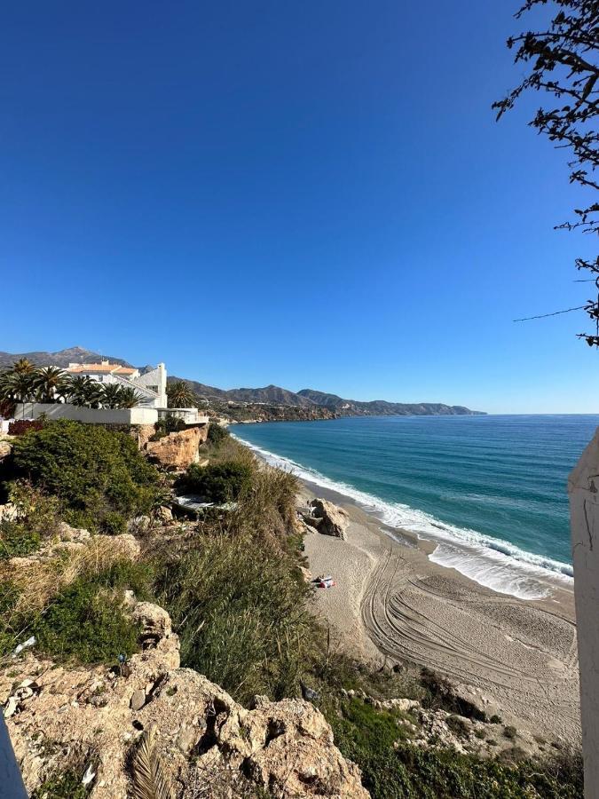 Tiyoweh Apartment Nerja Luaran gambar