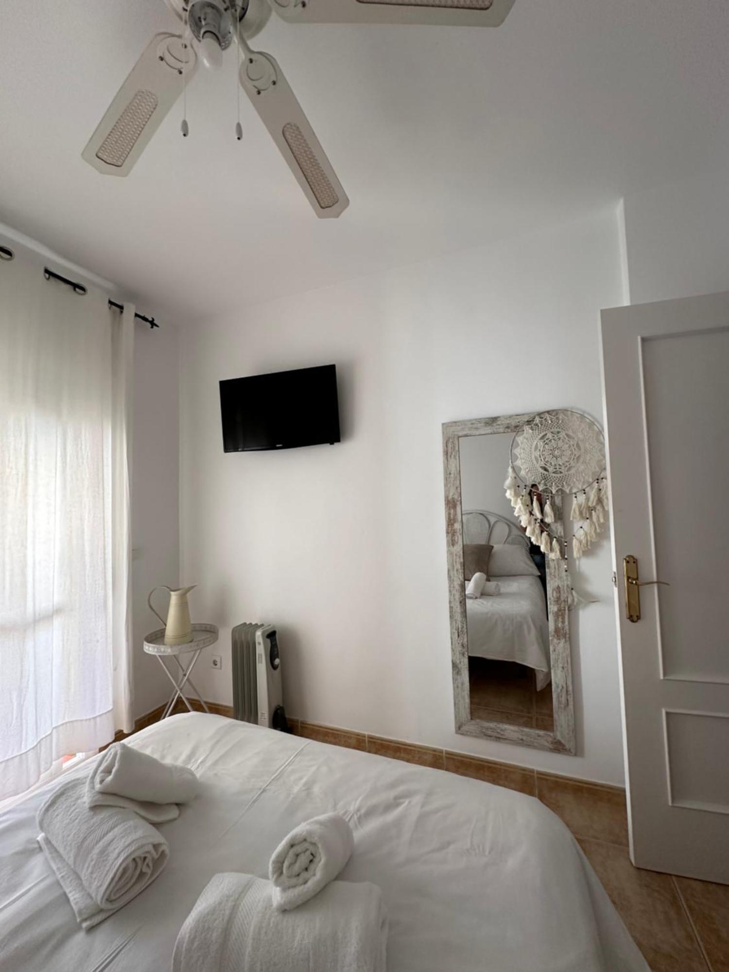 Tiyoweh Apartment Nerja Luaran gambar