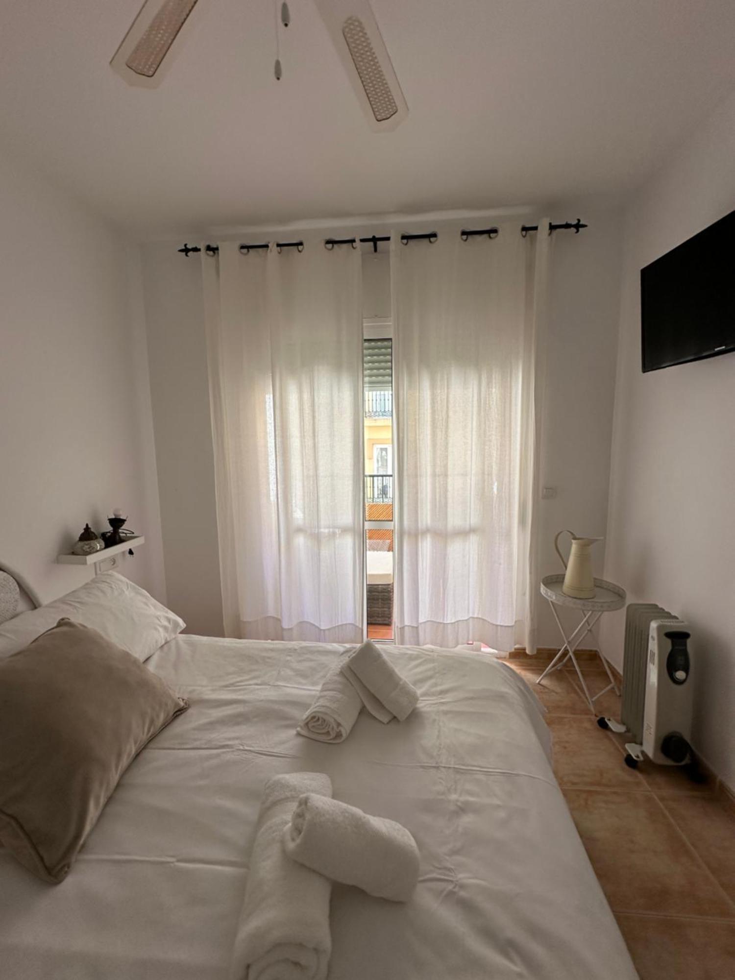 Tiyoweh Apartment Nerja Luaran gambar