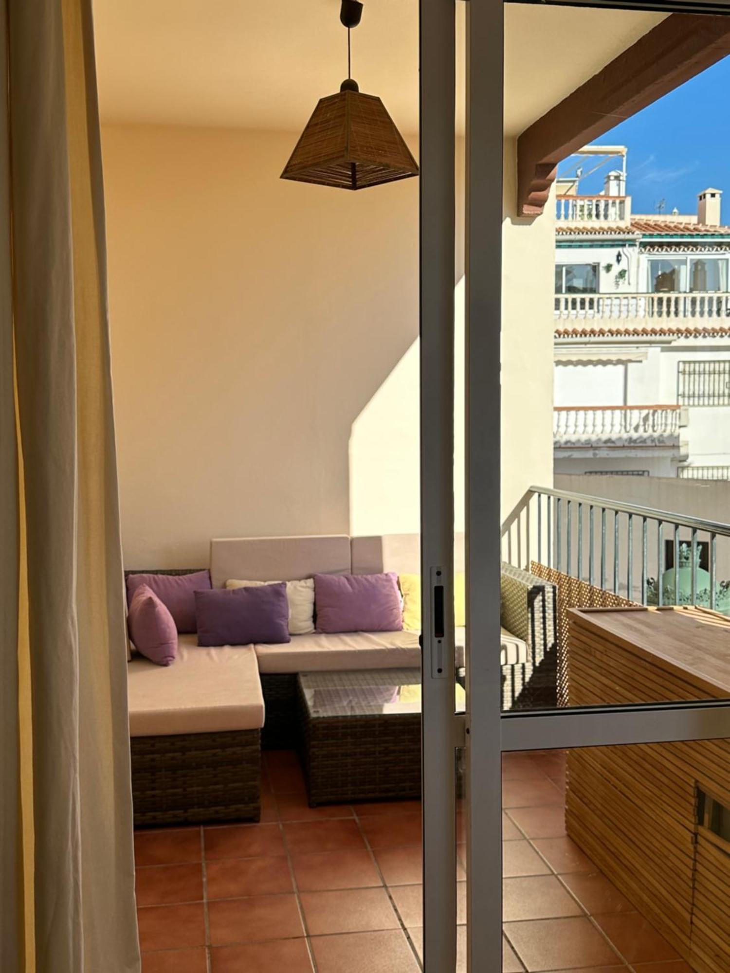 Tiyoweh Apartment Nerja Luaran gambar