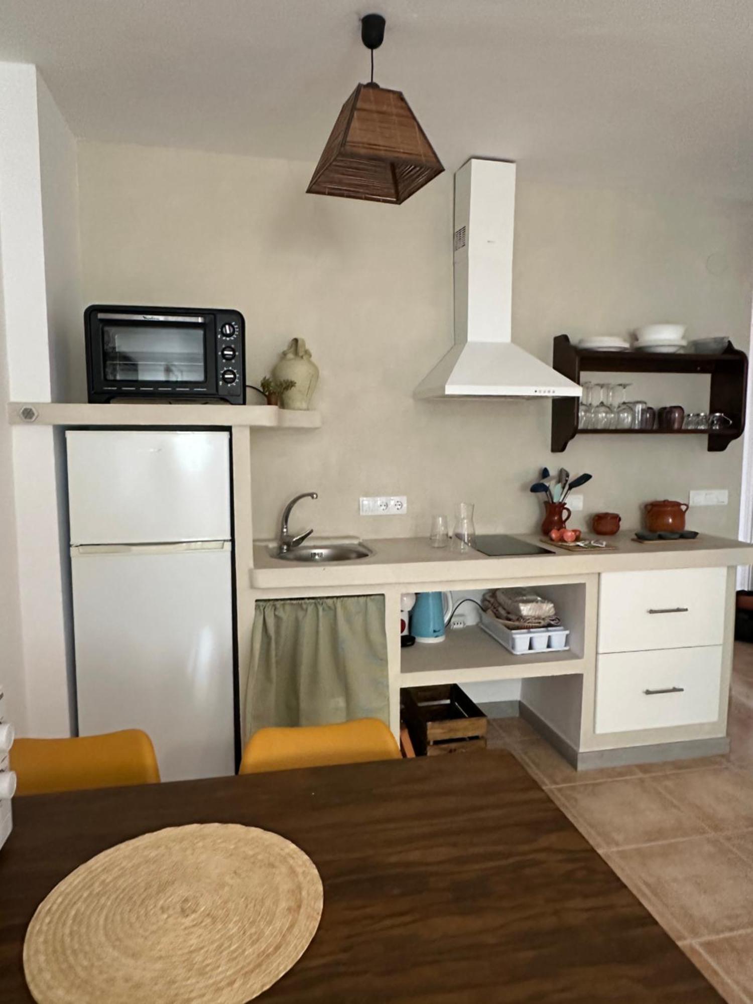 Tiyoweh Apartment Nerja Luaran gambar