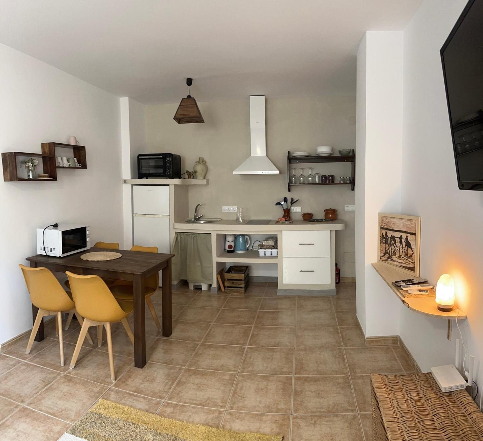 Tiyoweh Apartment Nerja Luaran gambar